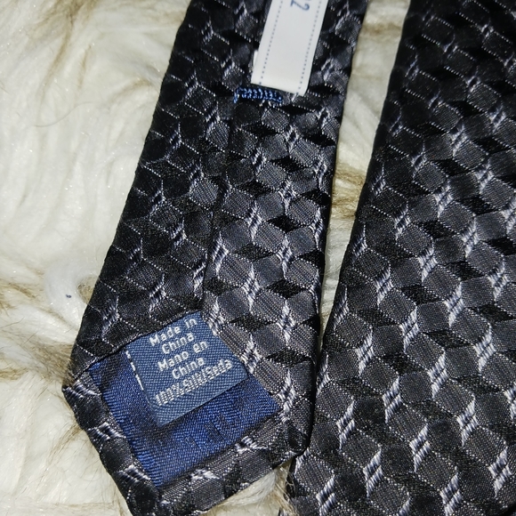 Ryan Seacrest tie - Picture 5 of 6